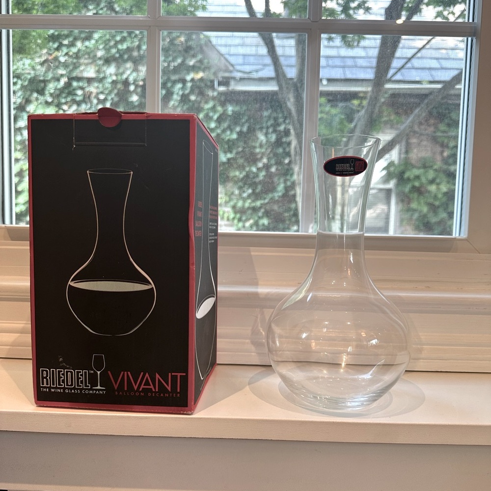 Brand new Riedel Glassware Decanter - Vivant Balloon decanter.
